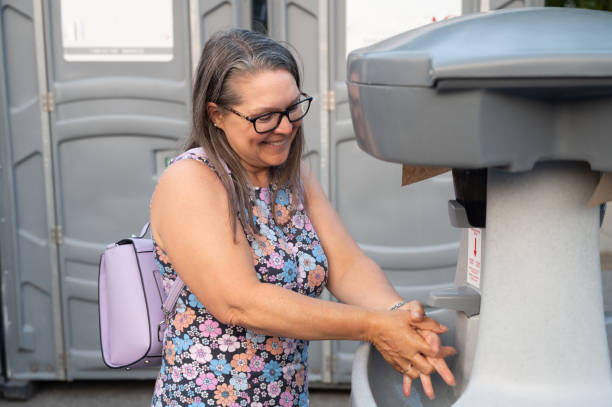 Best Portable toilet rental cost  in Milwaukee, WI